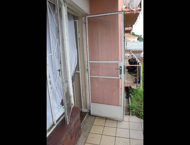 1 BEDROOM APARTMENT FOR SALE IN PAROW CENTRAL